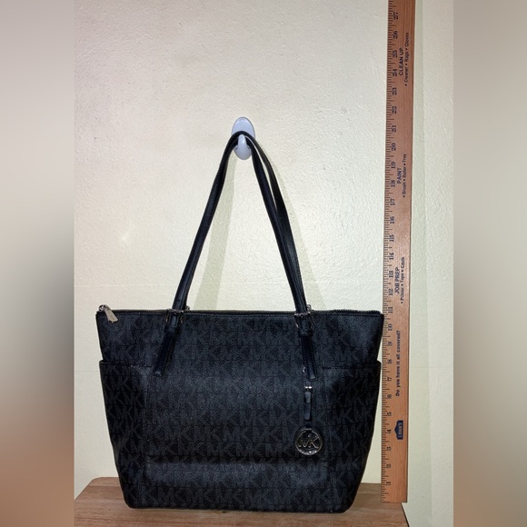 MICHAEL KORS BLACK JET SET TRAVEL SIGNATURE MD TOTE WOMENS HANDBAG PURSE - Picture 2 of 16